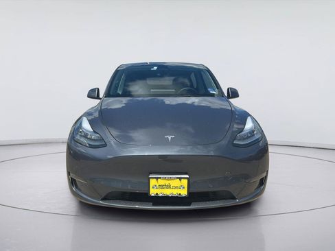 Used 2022 Tesla Model Y Long Range AWD/4WD image 2