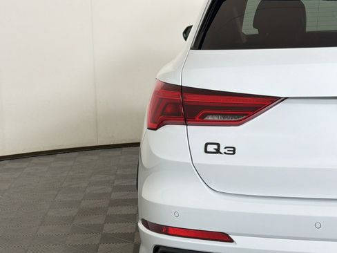 Certified 2025 Audi Q3 2.0T Premium w/ Convenience Package AWD/4WD image 13