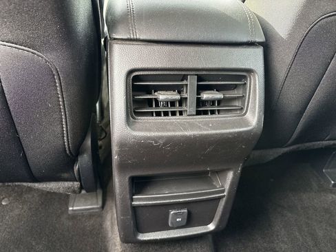 Used 2018 Ford Edge SE image 23