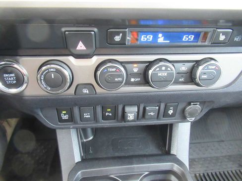 Used 2021 Toyota Tacoma Limited image 24