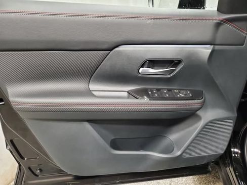 Used 2025 Nissan Kicks SR AWD/4WD image 13