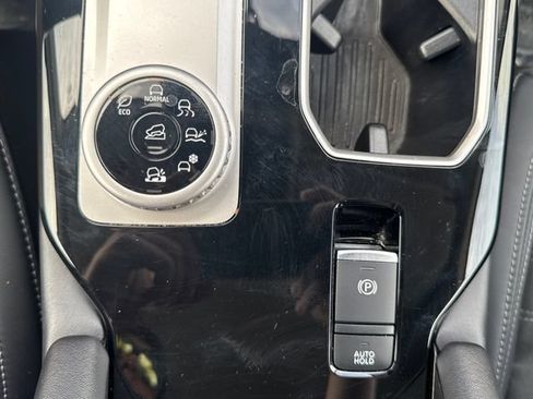 Used 2025 Mitsubishi Outlander AWD image 22