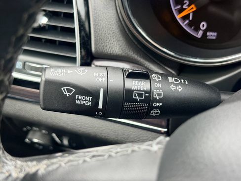 Used 2020 Jeep Grand Cherokee Overland AWD/4WD image 37