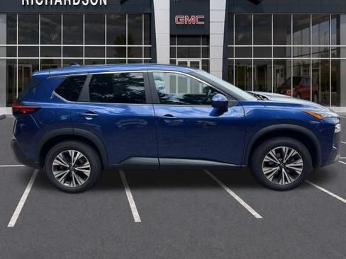 Used 2023 Nissan Rogue SV AWD/4WD image 2
