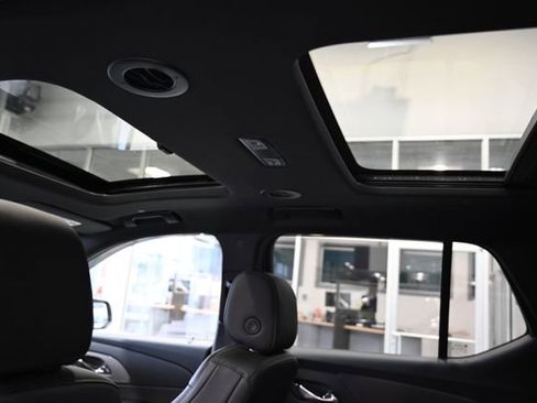 Used 2023 Chevrolet Traverse LT w/ LT Premium Package image 22