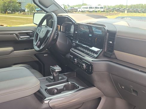 Used 2024 Chevrolet Silverado 1500 ZR2 w/ Technology Package AWD/4WD image 28