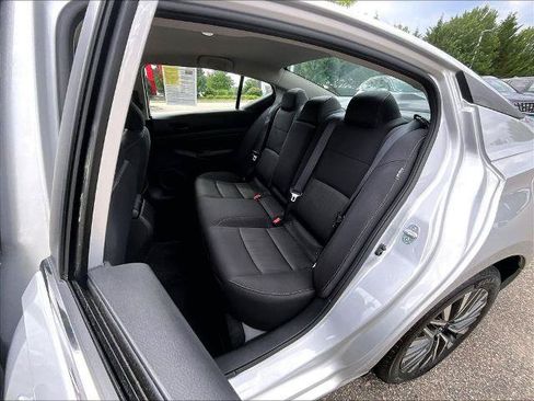 Certified 2024 Nissan Altima 2.5 SV AWD/4WD image 15