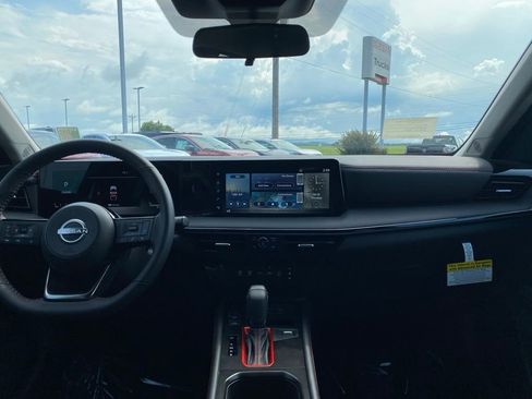 New 2025 Nissan Kicks SR image 18