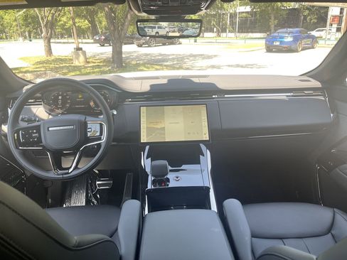 Used 2025 Land Rover Range Rover Sport Dynamic SE image 14