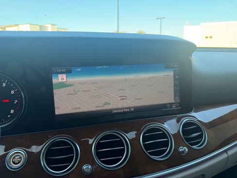 Used 2019 Mercedes-Benz E 300 4MATIC w/ Driver Assistance Package image 11
