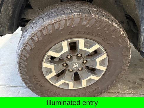 Used 2020 Toyota Tacoma TRD Off-Road image 10