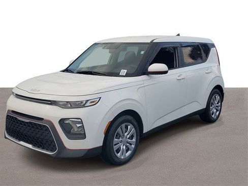 Used 2022 Kia Soul LX image 2