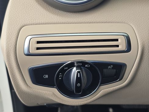 Used 2015 Mercedes-Benz C 300 Sedan image 25
