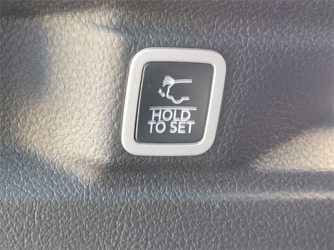 New 2024 Jeep Grand Cherokee L Altitude image 14