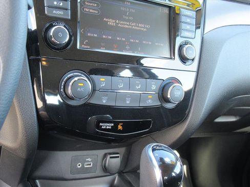 Used 2020 Nissan Rogue Sport S image 23