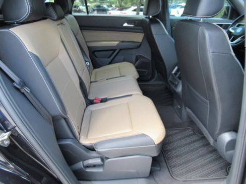 Used 2022 Volkswagen Atlas Cross Sport SE FWD image 34