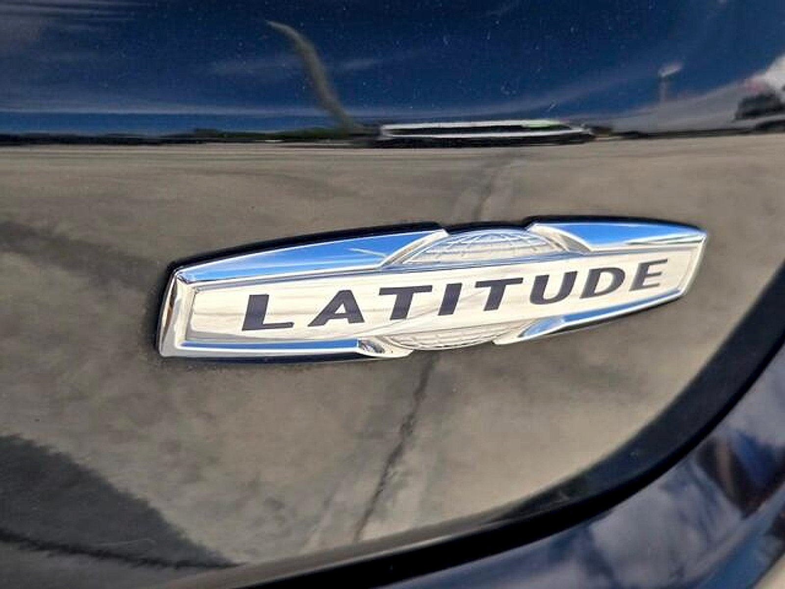 Used 2019 Jeep Compass Latitude FWD image 14