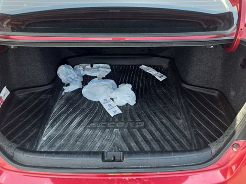 Used 2018 Honda Accord Touring image 6