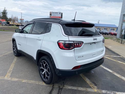 Used 2024 Jeep Compass Limited AWD/4WD image 7