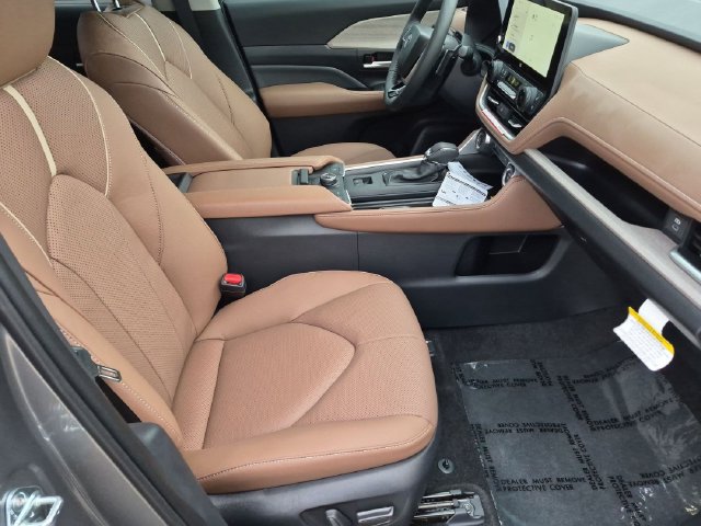 Certified 2026 Toyota Grand Highlander AWD image 35