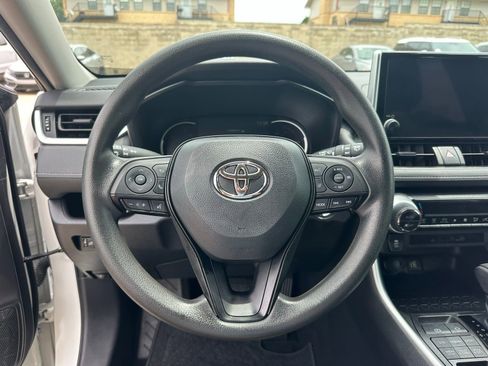 Used 2023 Toyota RAV4 XLE AWD/4WD image 7