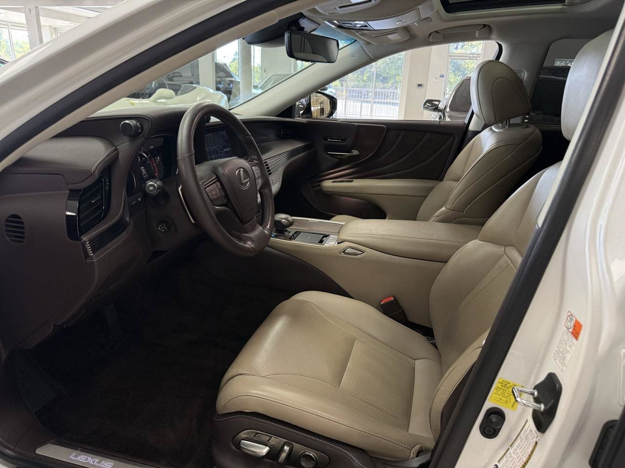 Used 2018 Lexus LS 500 w/ Accessory Package (Z2) RWD image 10