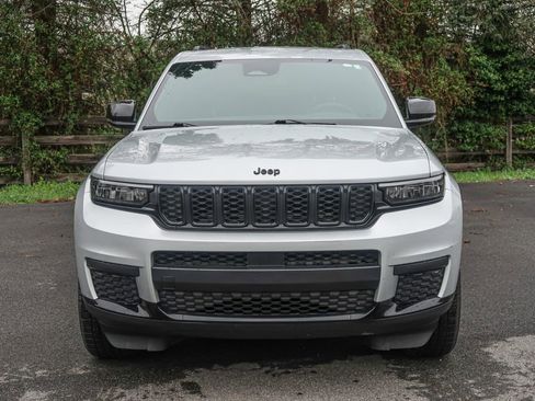 Used 2023 Jeep Grand Cherokee L Laredo image 5