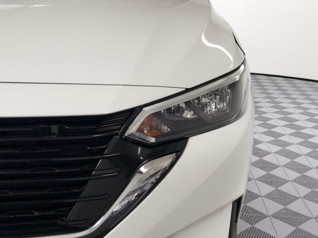 Used 2025 Nissan Sentra SV FWD image 12