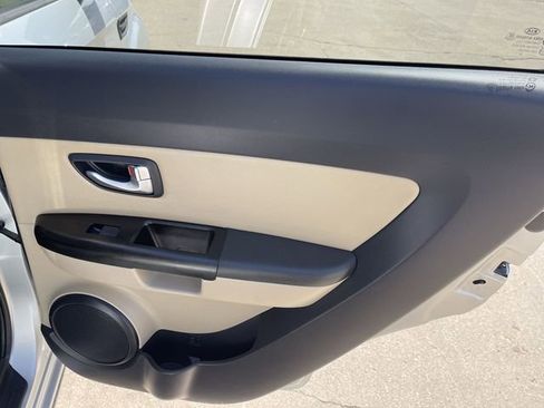 Used 2012 Kia Soul ! FWD image 14