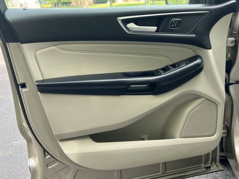 Used 2018 Ford Edge Titanium w/ Ford Safe & Smart Package FWD image 14