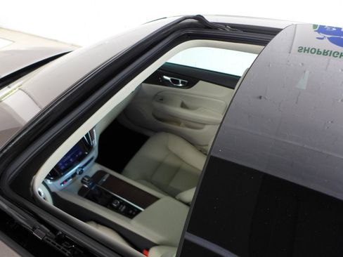 Used 2020 Volvo S60 T5 Momentum image 53