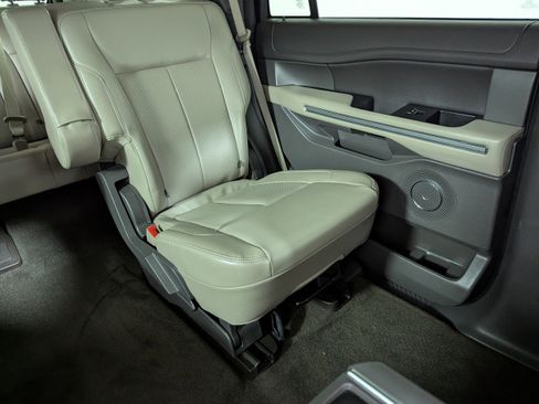 Used 2021 Ford Expedition XLT image 14