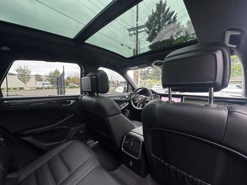 Used 2020 Porsche Macan Turbo image 41