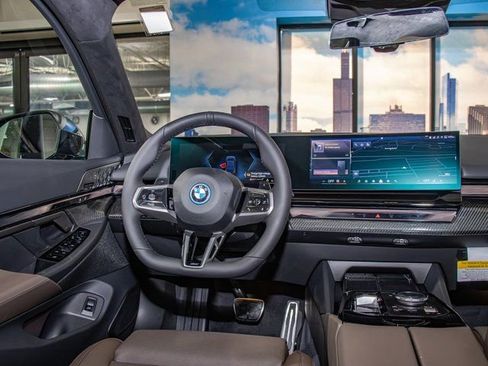 New 2026 BMW 550e xDrive image 16