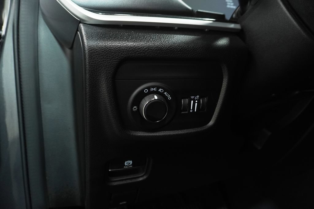 Used 2022 Jeep Grand Cherokee L Laredo w/ Luxury Tech Group I AWD/4WD image 24