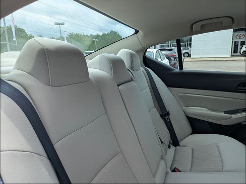 Used 2025 Nissan Altima 2.5 SV FWD image 30