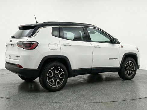 Used 2025 Jeep Compass Trailhawk AWD/4WD image 9