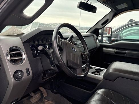 Used 2011 Ford F250 Lariat w/ Lariat Interior Pkg image 8