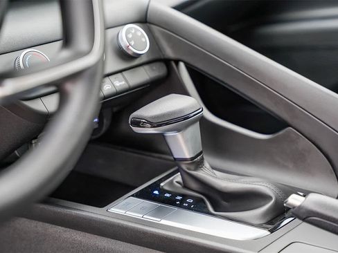 Certified 2025 Hyundai Elantra SE image 21