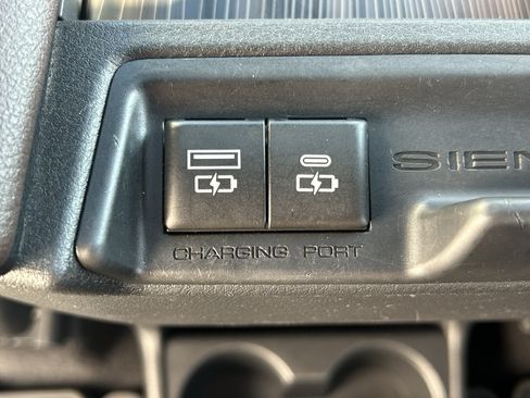 Used 2021 Toyota Sienna Platinum AWD/4WD image 20