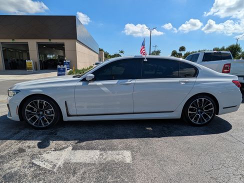 Used 2021 BMW 740i w/ M Sport Package image 7