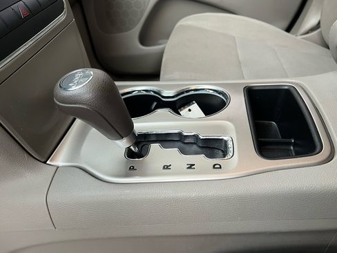 Used 2011 Jeep Grand Cherokee Laredo image 19