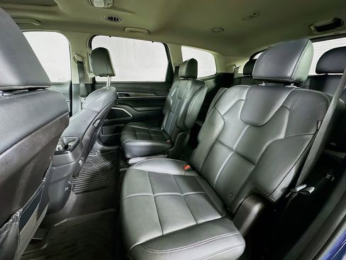 Used 2024 Kia Telluride EX w/ EX Captain's Chair Package image 15