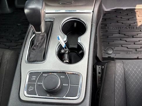 Used 2020 Jeep Grand Cherokee Laredo AWD/4WD image 10
