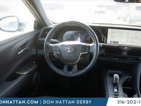 Used 2023 Toyota Crown XLE image 5