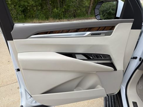 New 2026 Cadillac Escalade Platinum Sport w/ LPO, ONYX Package AWD/4WD image 10