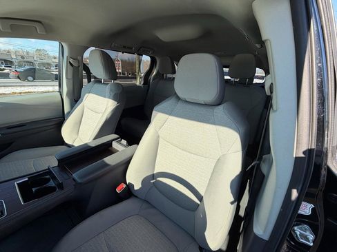 Used 2024 Toyota Sienna LE image 14