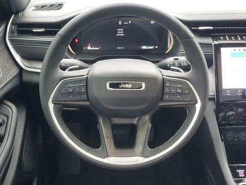 Used 2024 Jeep Grand Cherokee L Limited w/ Black Appearance Package AWD/4WD image 13