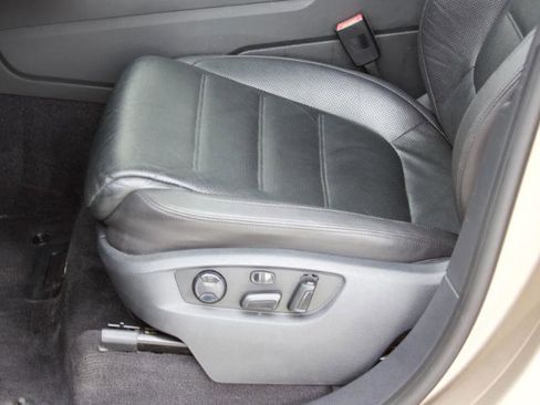 Used 2016 Volkswagen Touareg TDI image 22