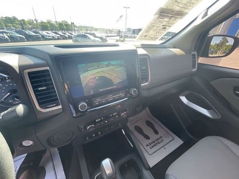 Used 2022 Nissan Frontier SV RWD image 20